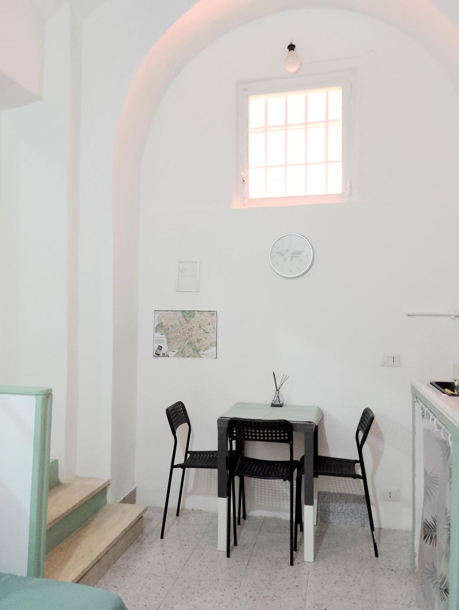 Apartment 23 Rom